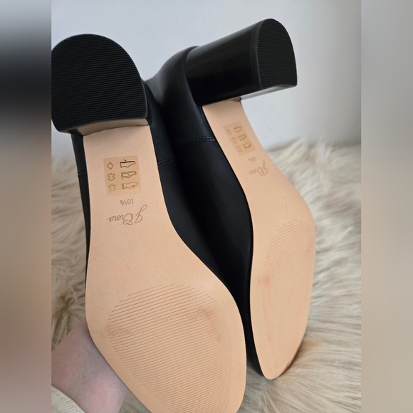 J Crew black leather heeled chealsea boots classic  minimalist | size 10.5 - Picture 4 of 9